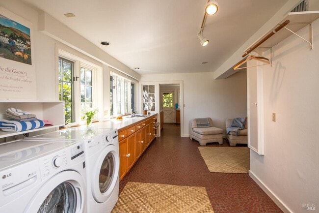 Building Photo - 20 Vista Dr