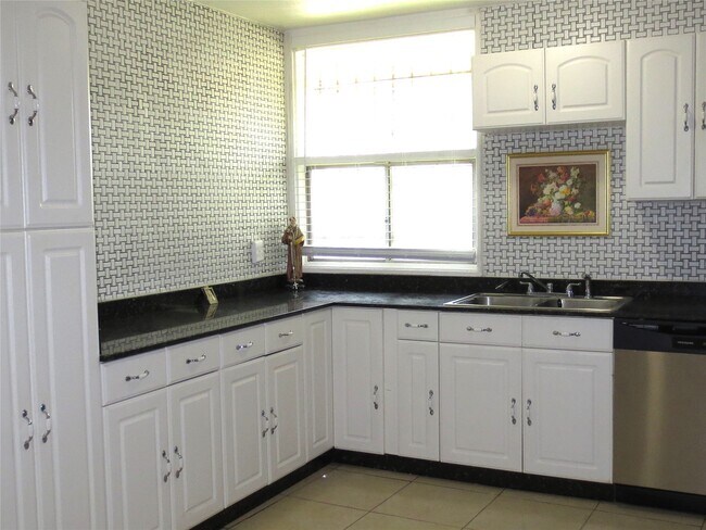 Building Photo - 6633 Mobud Dr
