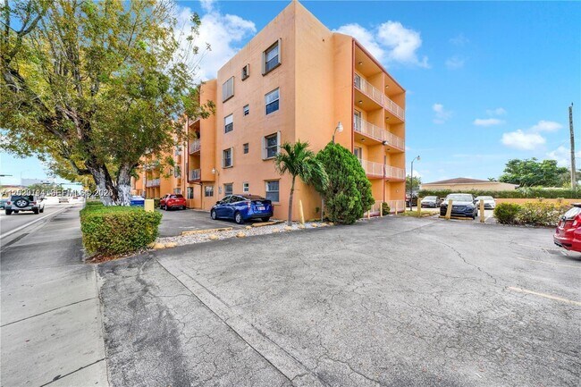 Building Photo - 6200 W Flagler St