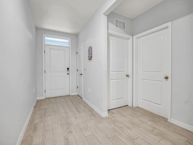 Building Photo - 1048 Adalia Terrace