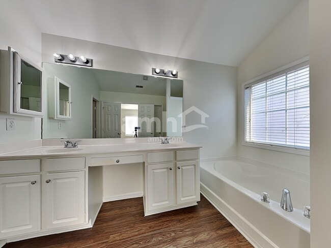 Building Photo - 1315 Emory Ln NW