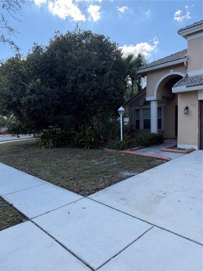 Building Photo - 1552 NW 135th Ave