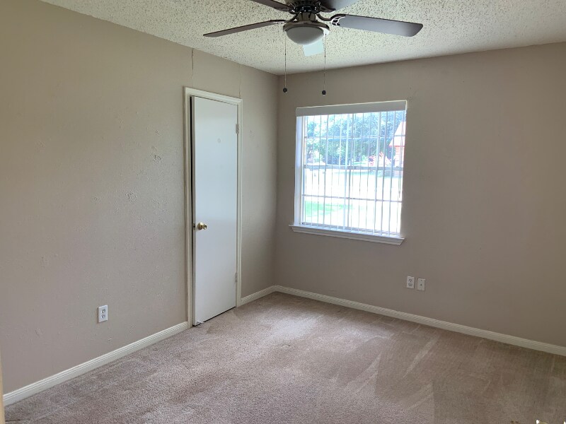 Building Photo - 1707 Chisolm Trail