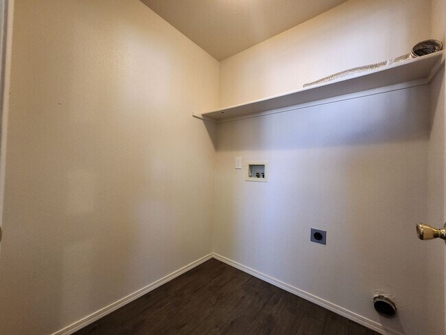 Building Photo - 6655 Dublin Loop W