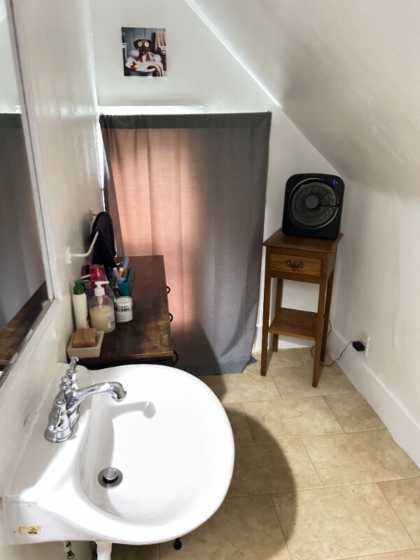 Building Photo - 103 Erie St SE