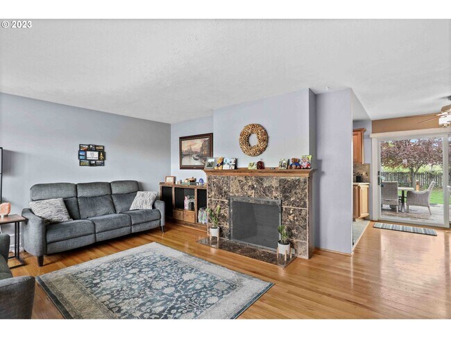 Building Photo - Great Home on 1/3 Acre