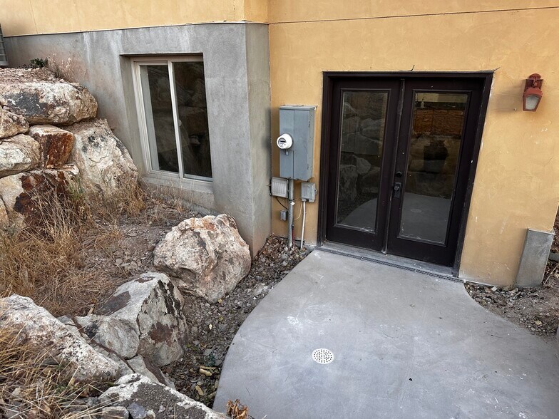 Building Photo - 9476 N Timpanogos Cv