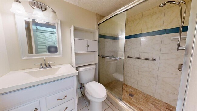 Building Photo - 3432 Lake Bayshore Dr