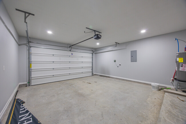 indoor of garage - 1810 Regnant Dr