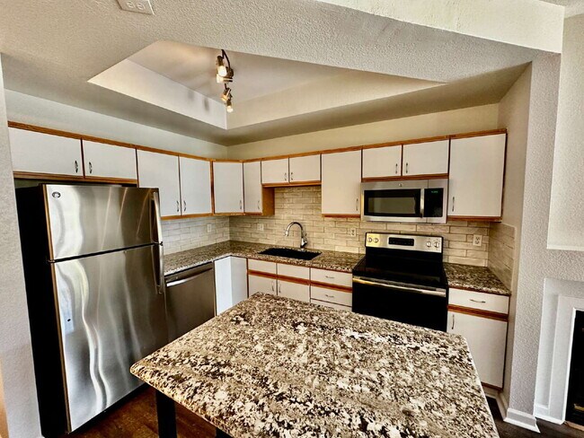Building Photo - Available Now! "Spacious 2-Bed, 2-Bath Con...