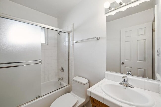 Building Photo - 6386 Blackwood Dr