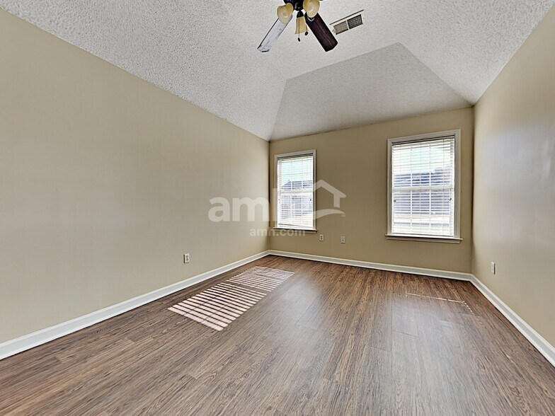 Building Photo - 11215 Wolf Woods Dr
