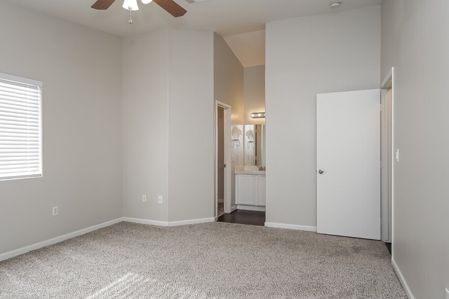 Building Photo - 5254 Jewel Canyon Dr