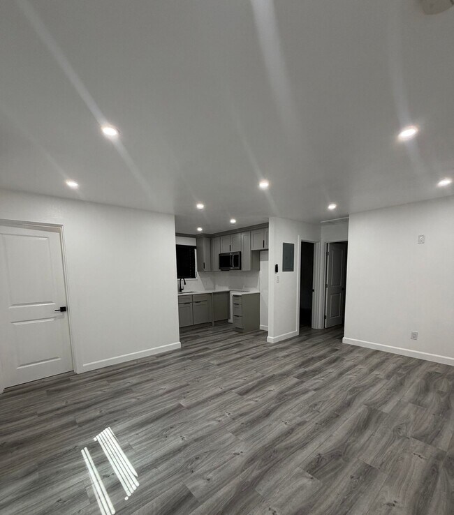 Building Photo - 15327 S Butler Ave