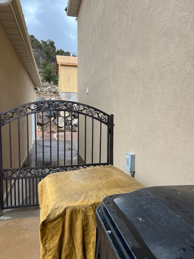 Building Photo - MONTH TO MONTH LEASE ONLY. Beautiful Custo...