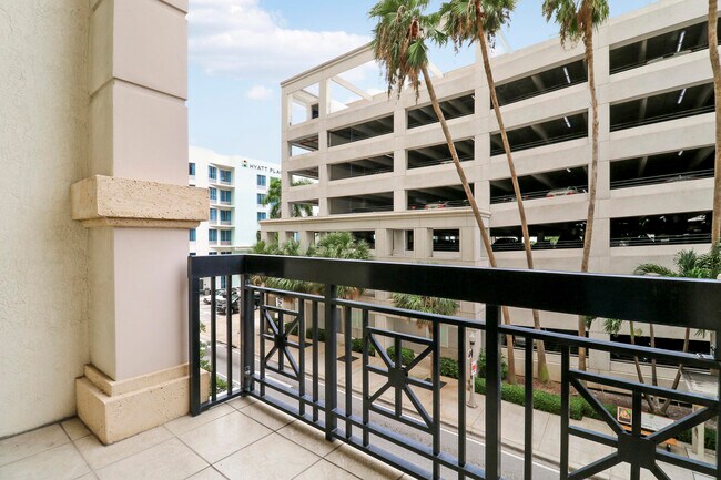 Building Photo - 801 S Olive Ave