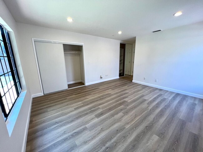 Building Photo - Quiet and Charming West LA Home!