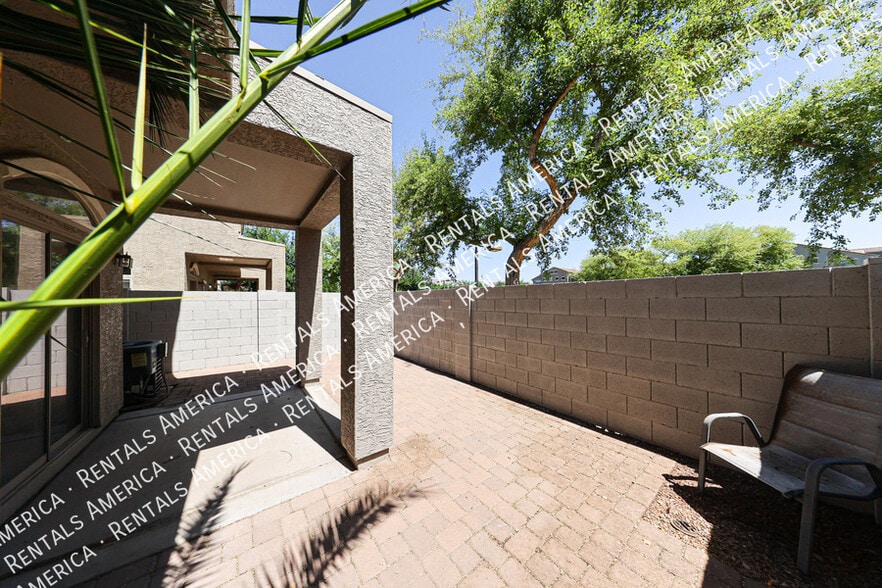 Building Photo - 2401 E Rio Salado Pky