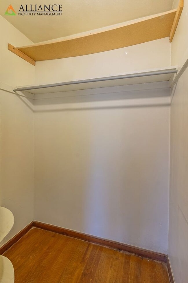 Building Photo - Amazing Home Near City Park and Campus!