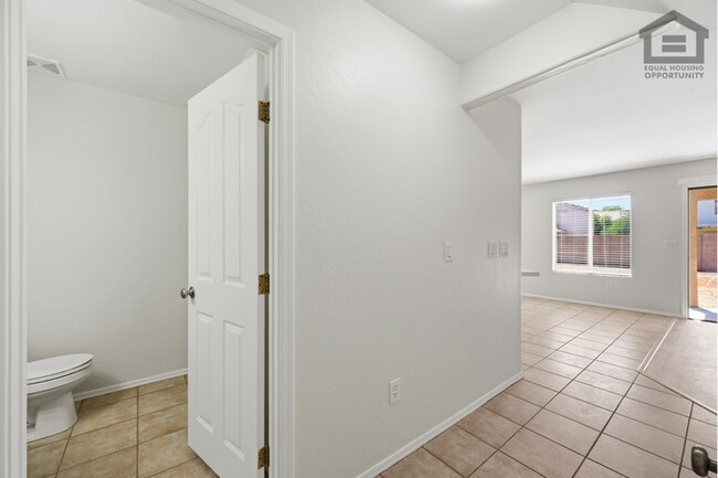 Building Photo - 4Bed + OFFICE + LOFT in Peoria! Ready for Immediate Move-In! -- FULLY REMODELED!