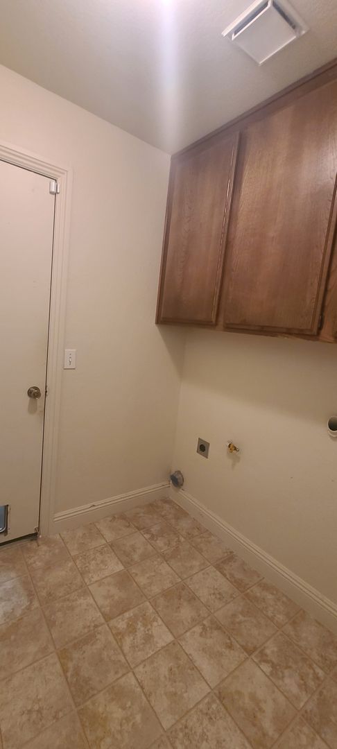 Building Photo - 3 Bedroom 2 Bathroom Home in Elk Grove
