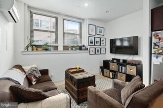 Building Photo - 427 Monroe St