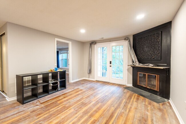 Building Photo - Lovely 2 BR/1 BA Condo in Columbia!