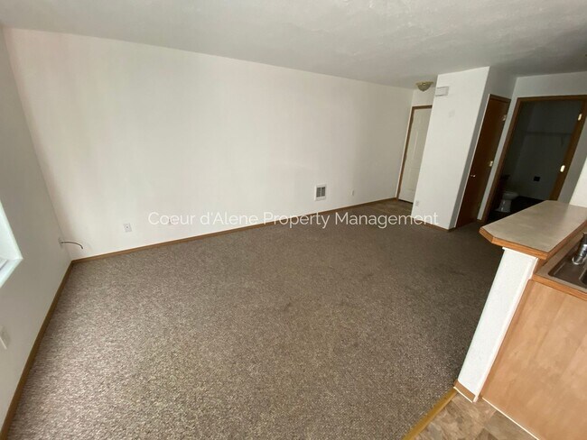Building Photo - 32554 7th Ave