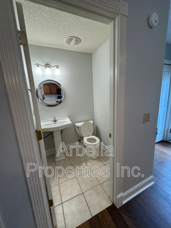 Building Photo - 1733 Blakewood Ct