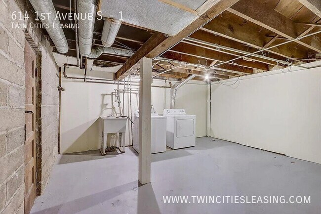 Building Photo - 614 1st Ave S