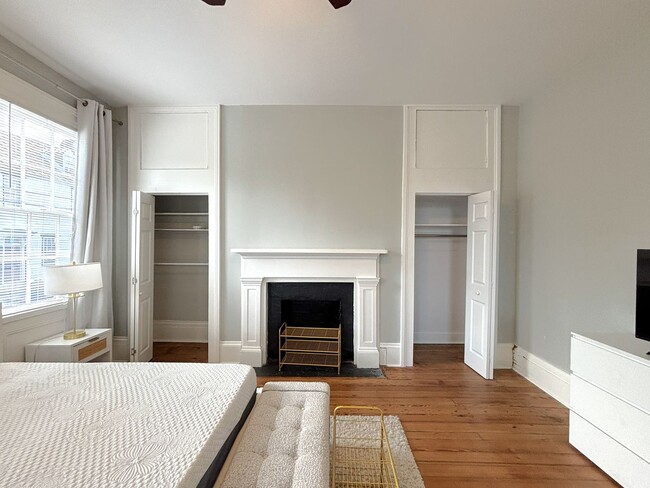 Building Photo - 148S