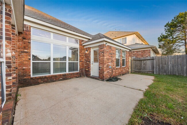 Building Photo - 15410 Redbud Dale Ct