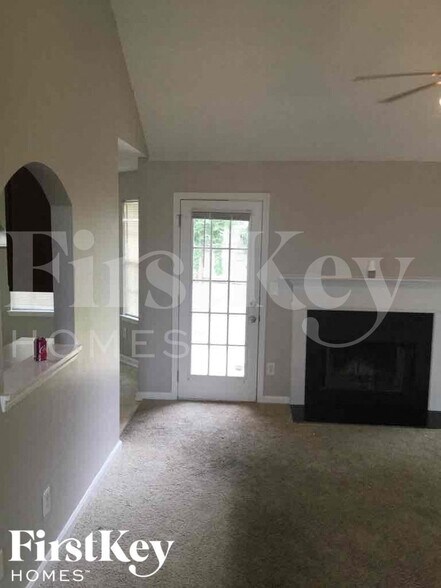 Building Photo - 50 Greenway Dr