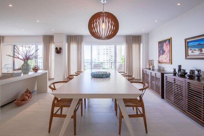 Building Photo - 1800 NE 114th St