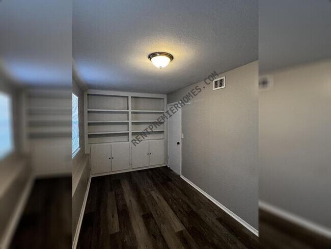 Building Photo - 1908 War Eagle Dr