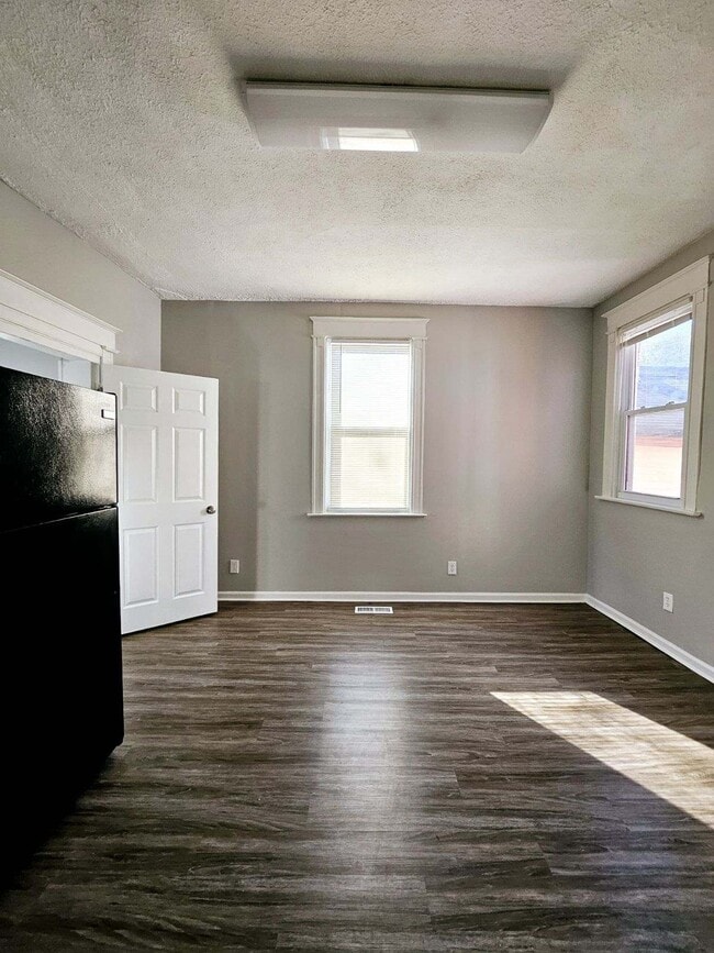 Building Photo - 2422 Warren St