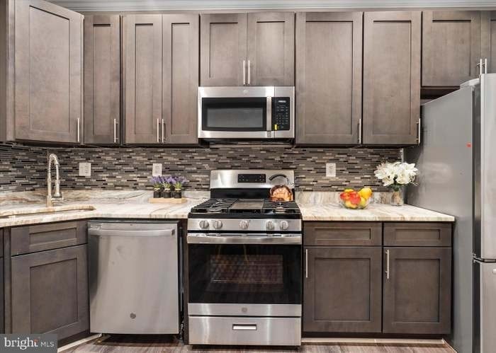 Building Photo - 1230 W Lombard St