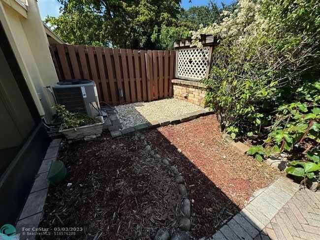 Building Photo - 3008 NW 69th Ct