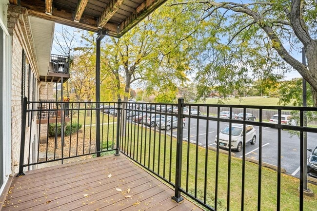 Building Photo - 5200 Carriage Way Dr