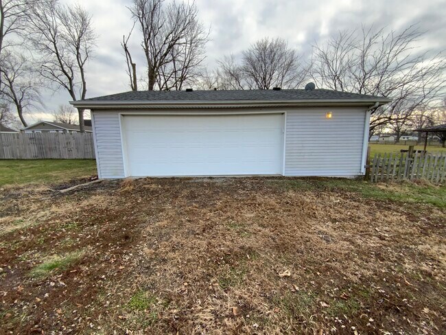 Building Photo - 612 E Mc Neil Ave