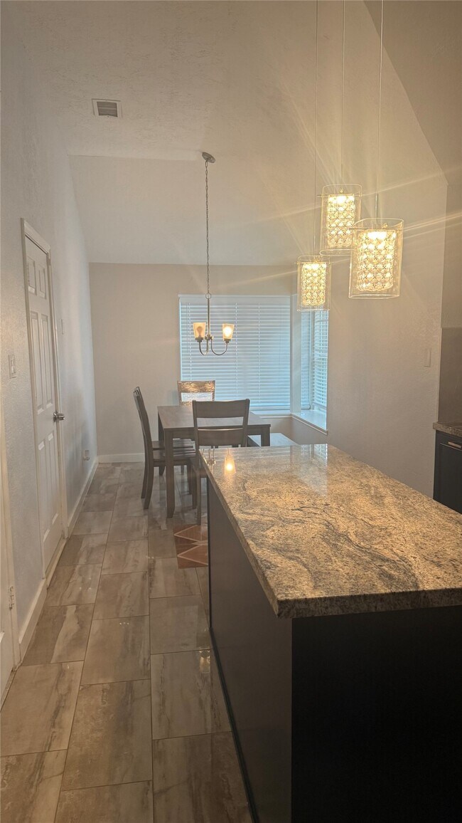 Building Photo - 6018 Beaconridge Dr