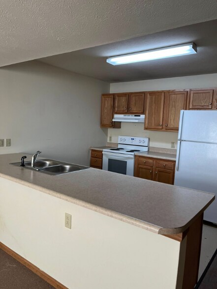 Building Photo - 185 Elk Village Dr