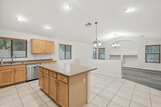 Building Photo - 5307 W Morten Ave