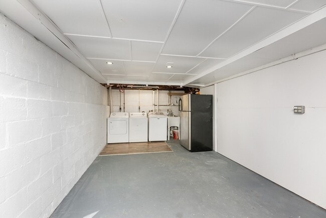 Building Photo - 27 Bowdoin St