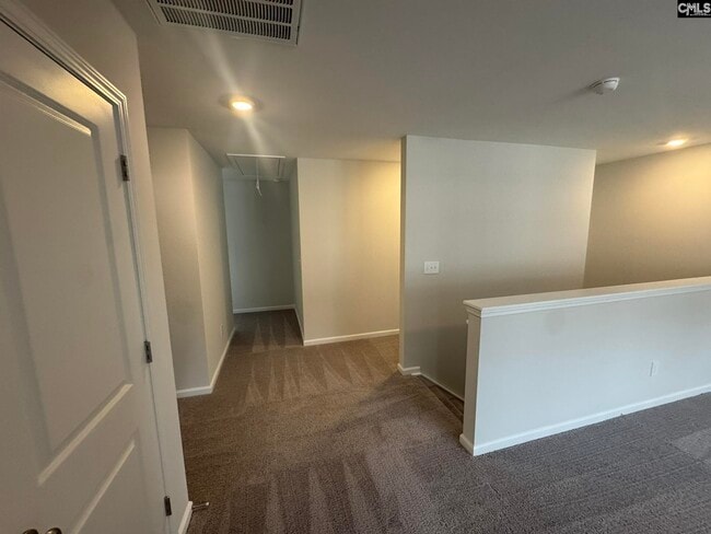 Building Photo - 3027 Hallsdale Dr