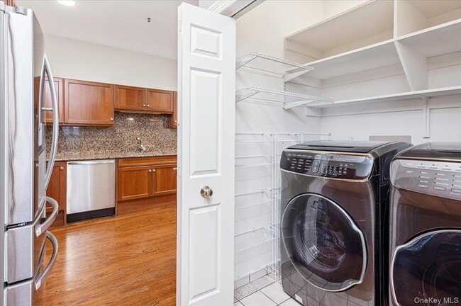 Building Photo - 10 Old Jackson Ave