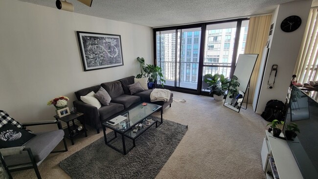 Building Photo - 10 E Ontario St