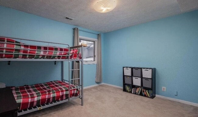 Building Photo - Cozy 3 Bedroom, 2.5 Bath Home in Eagle River