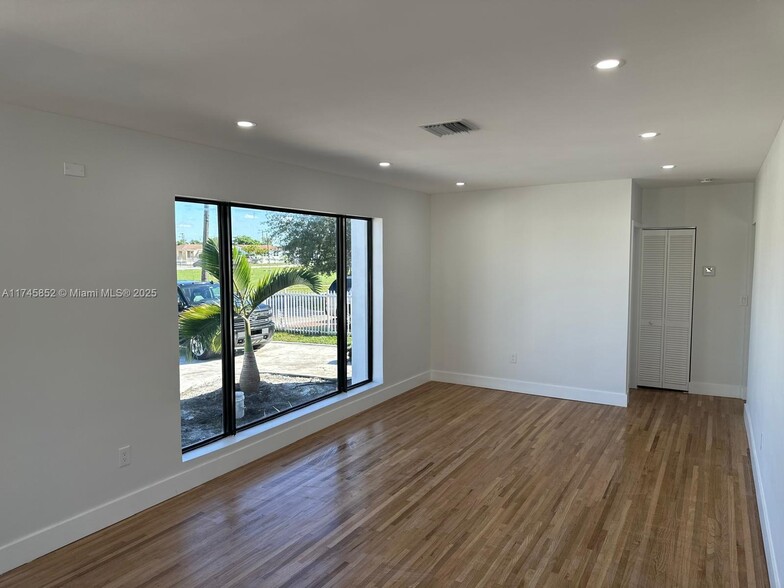 Building Photo - 6473 SW 25th St