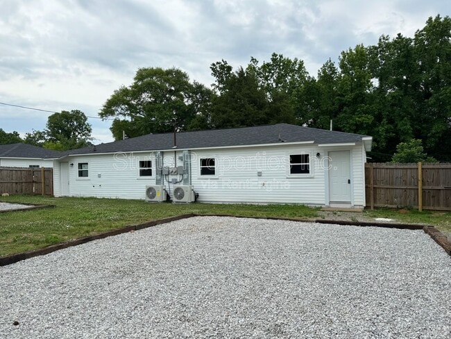 Building Photo - 520 S Connor St